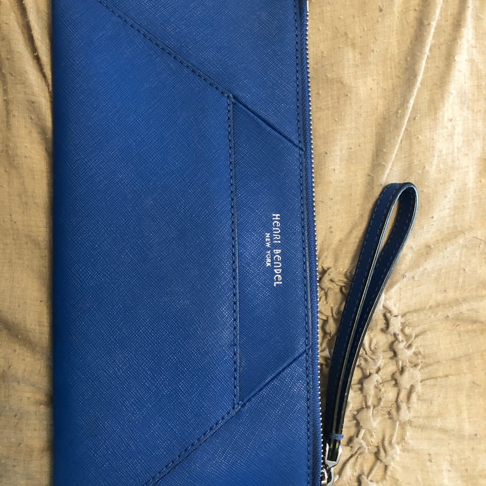 Henri bendel wristlet